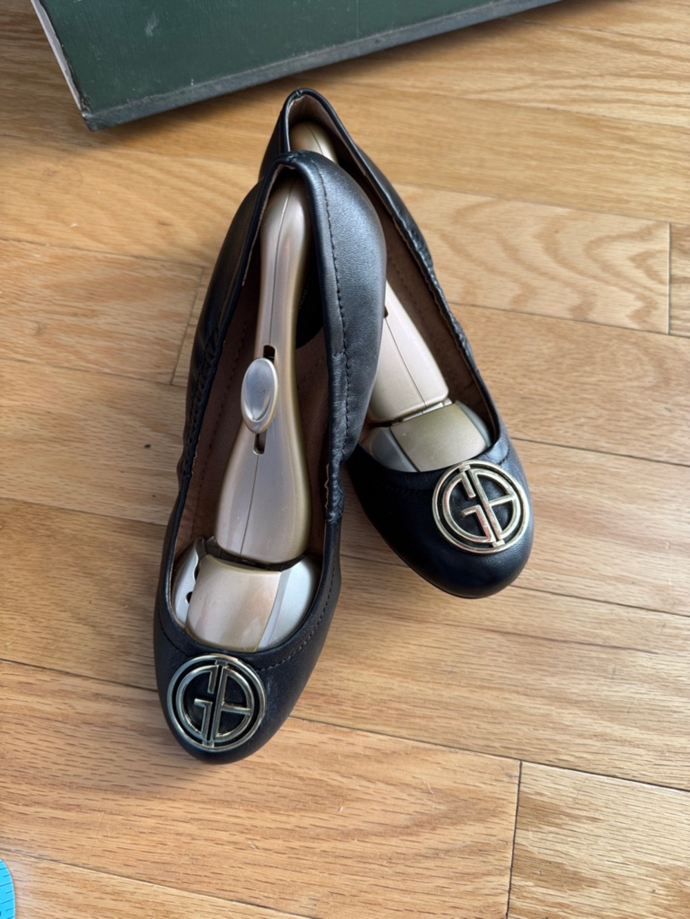 Giani Bernini Black Leather Ballet wedges nwt with Gold Logo